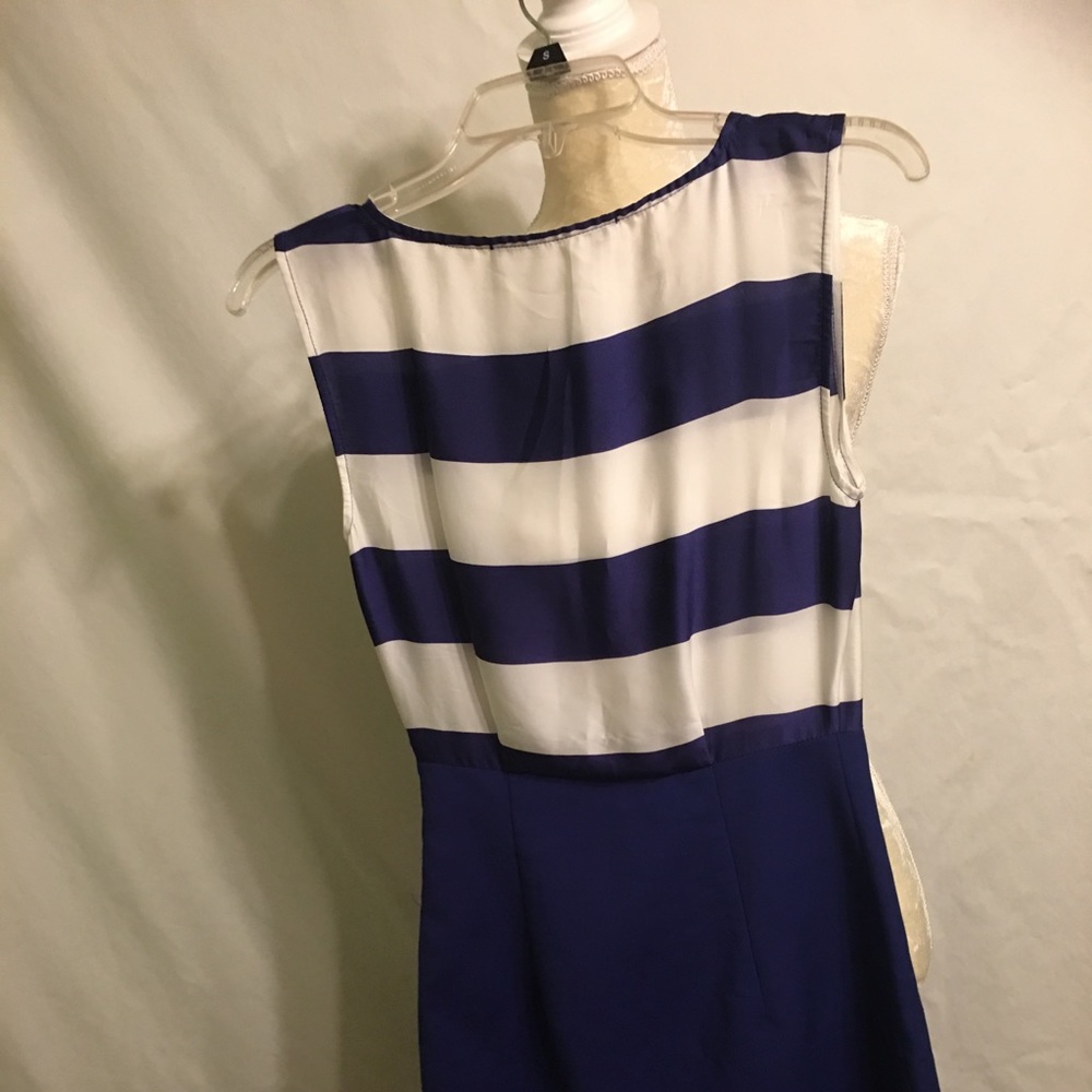 Dress - Picture 4 of 4